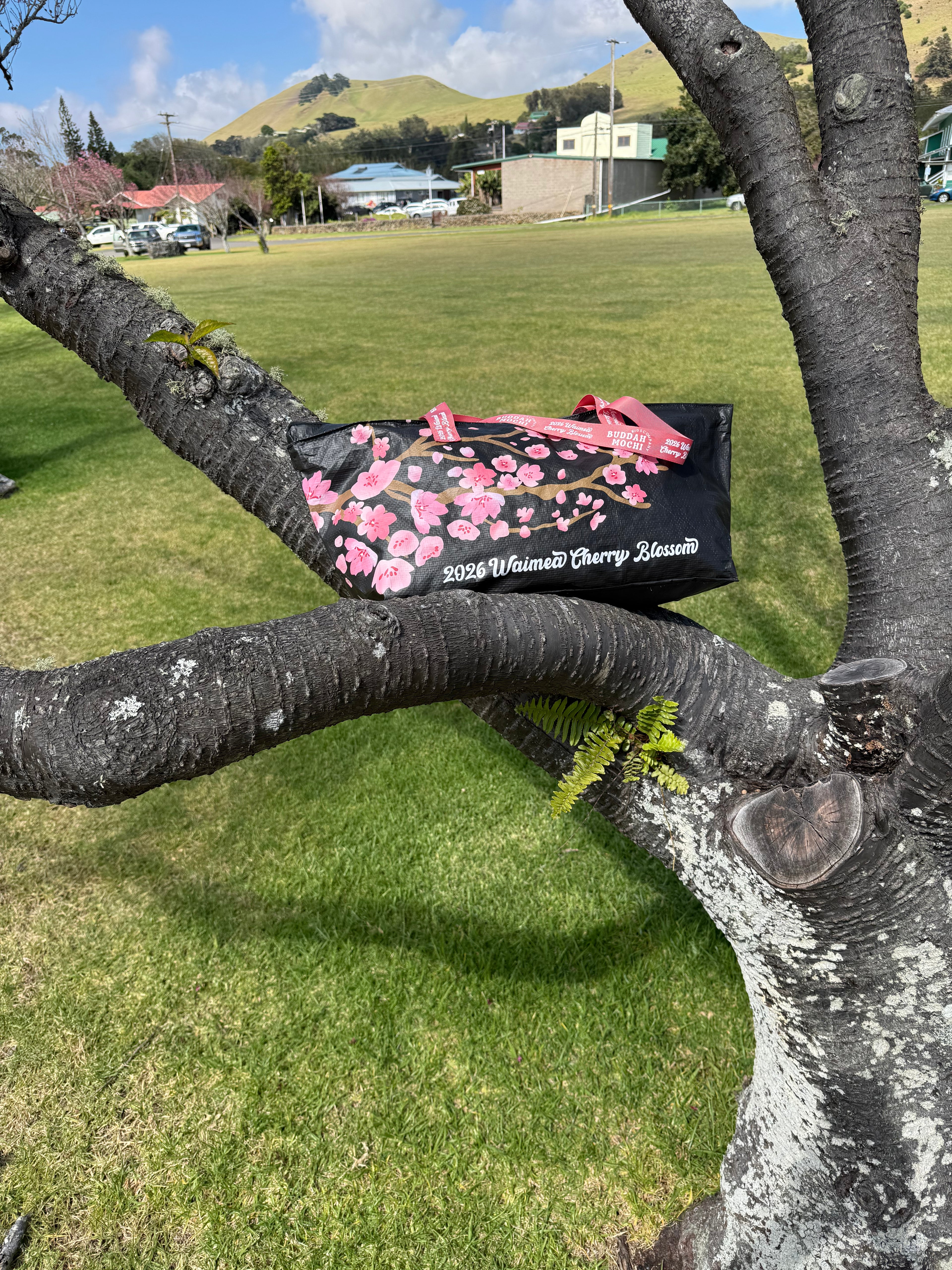 BEBEH ZIPPERED X Akau Ohana | Midnight Black Waimea Cherry Blossom